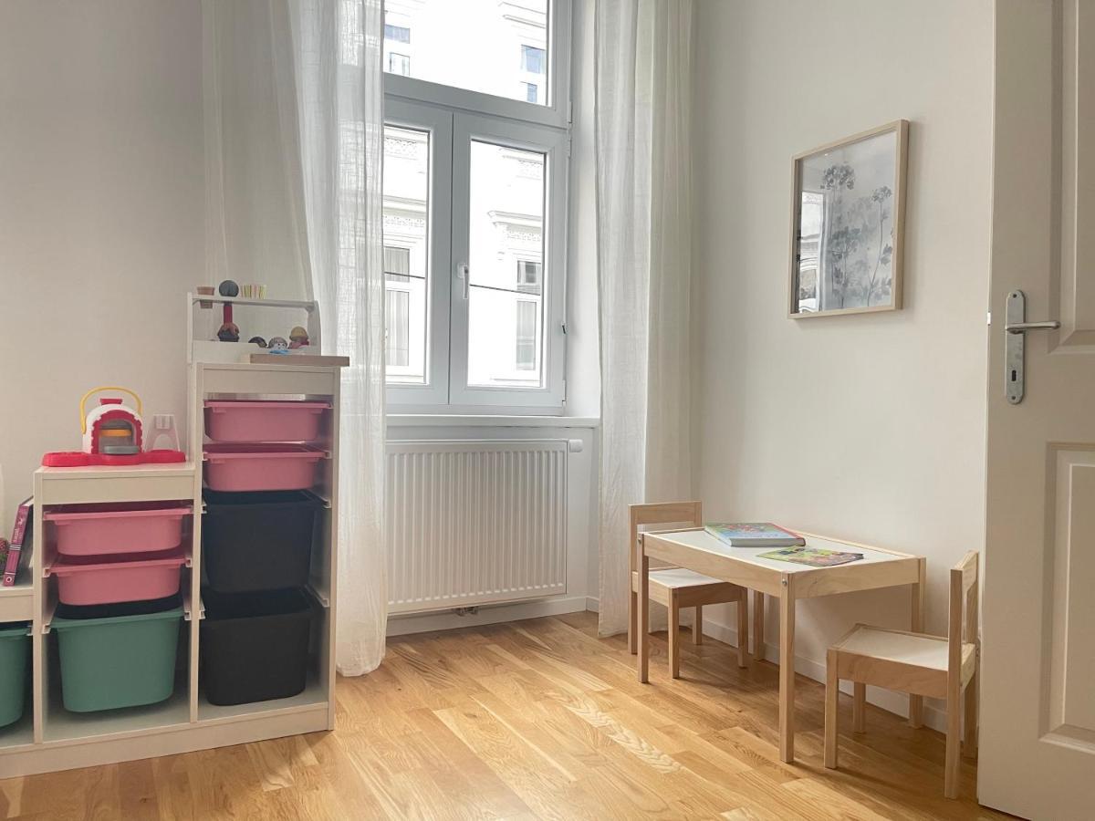 Big Apartment Vienna Exterior photo