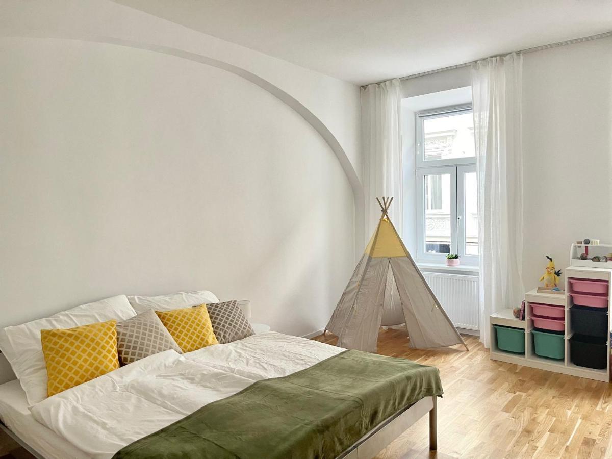 Big Apartment Vienna Exterior photo