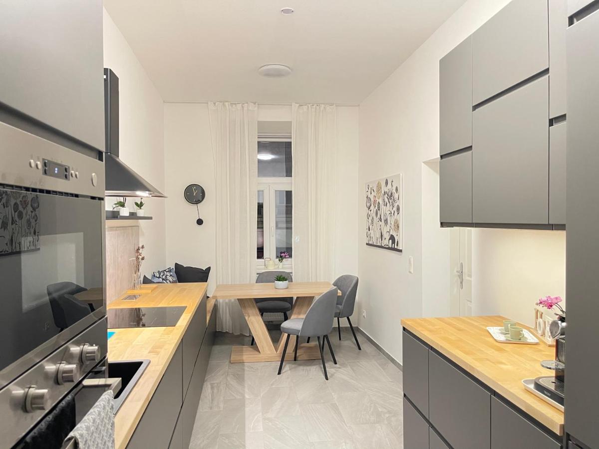 Big Apartment Vienna Exterior photo
